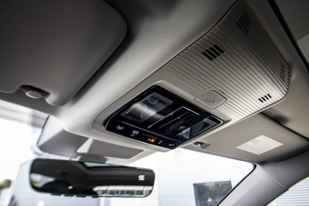 New 2026 Volkswagen Tiguan SE FWD image 33