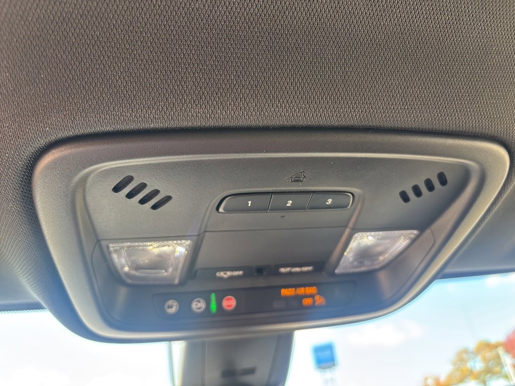 Used 2023 Chevrolet Traverse LT image 20