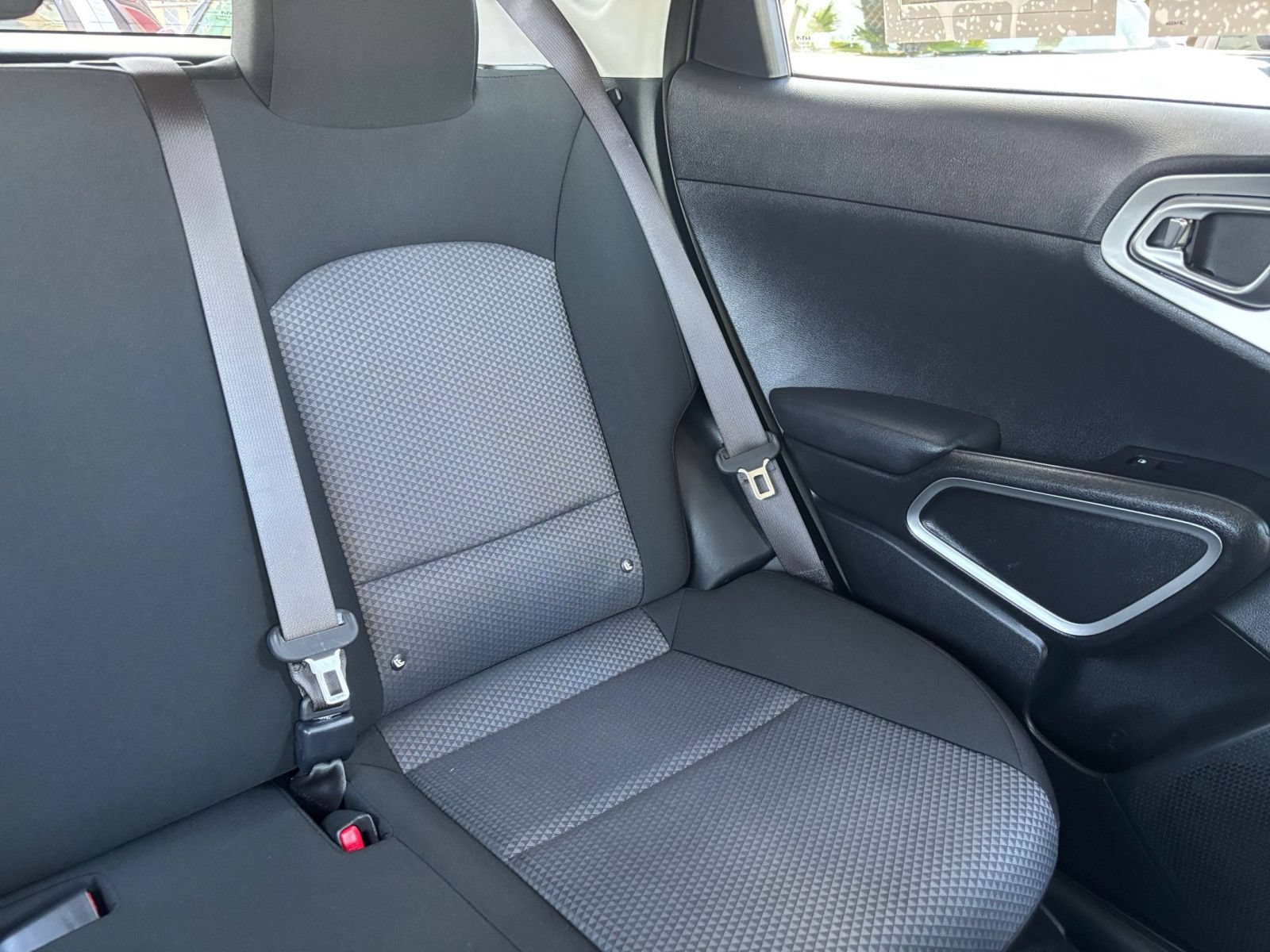Used 2025 Kia Soul LX w/ LX Technology Package FWD image 35