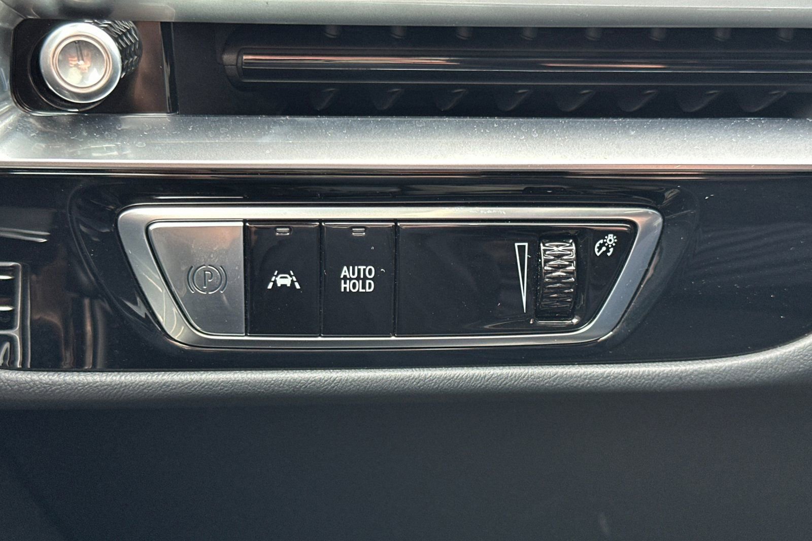 Certified 2024 Cadillac Lyriq Tech w/ Driver Assist Package image 40