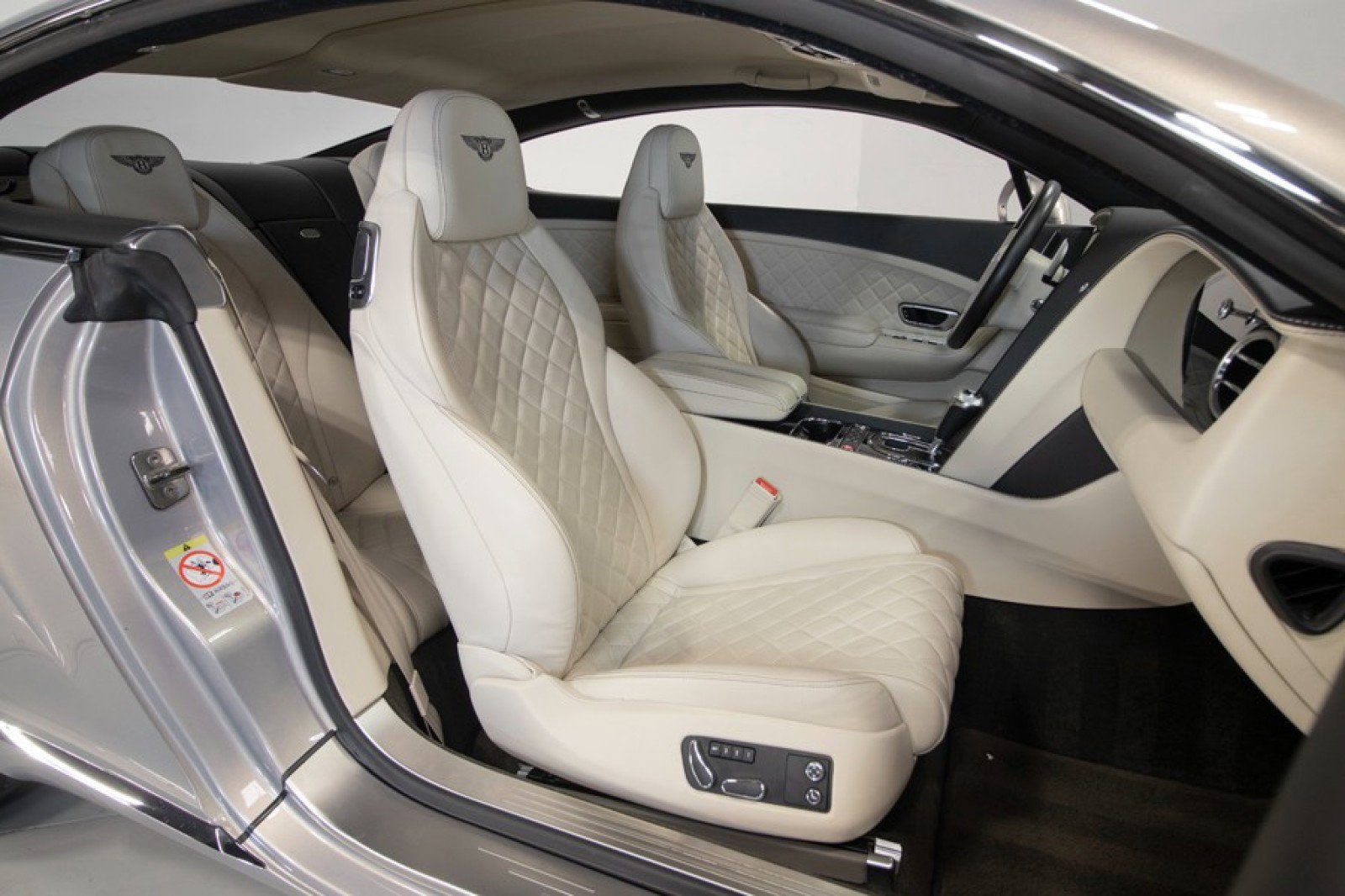 Used 2017 Bentley Continental GT image 48