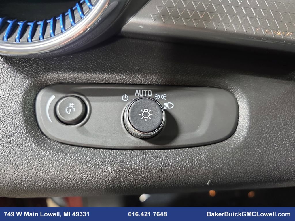 Used 2025 Chevrolet Trax LT w/ LT Convenience Package image 24