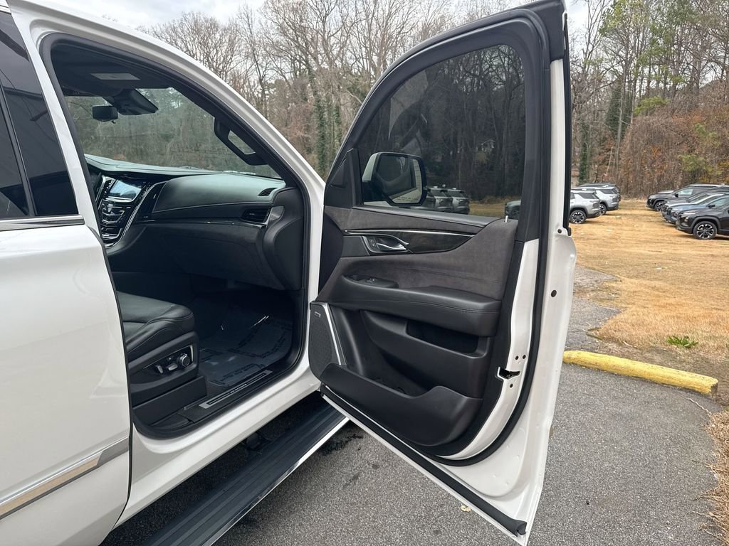 Used 2020 Cadillac Escalade Platinum image 32