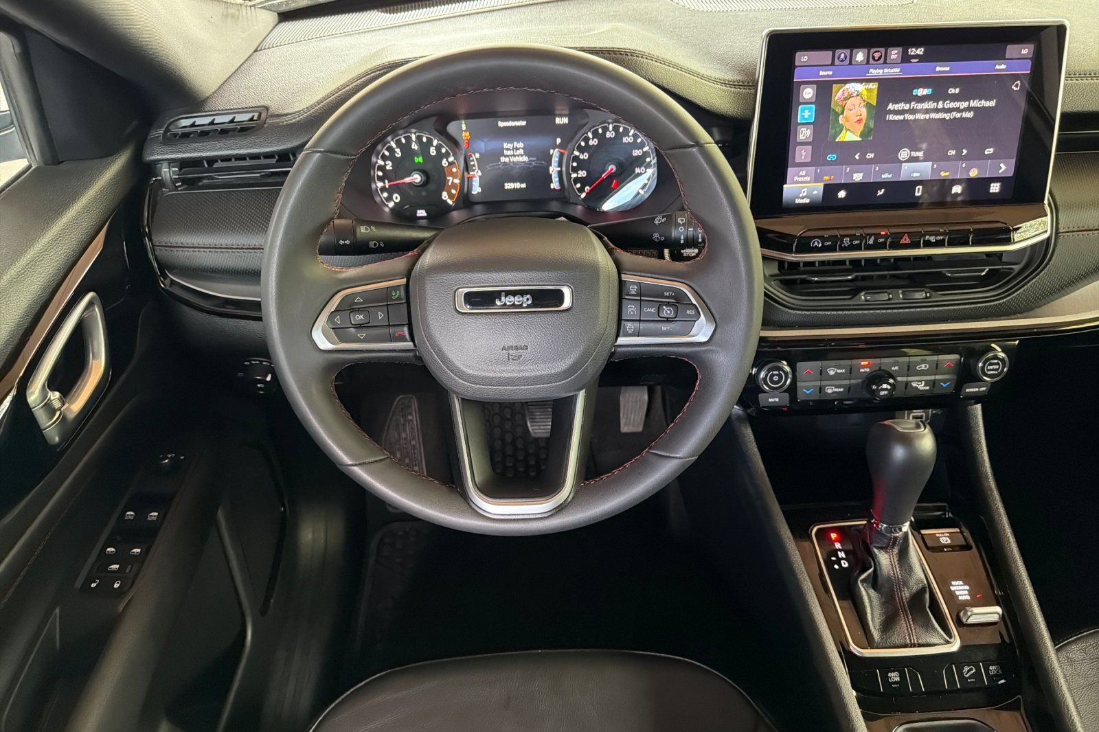 Used 2025 Jeep Compass Trailhawk AWD/4WD image 14