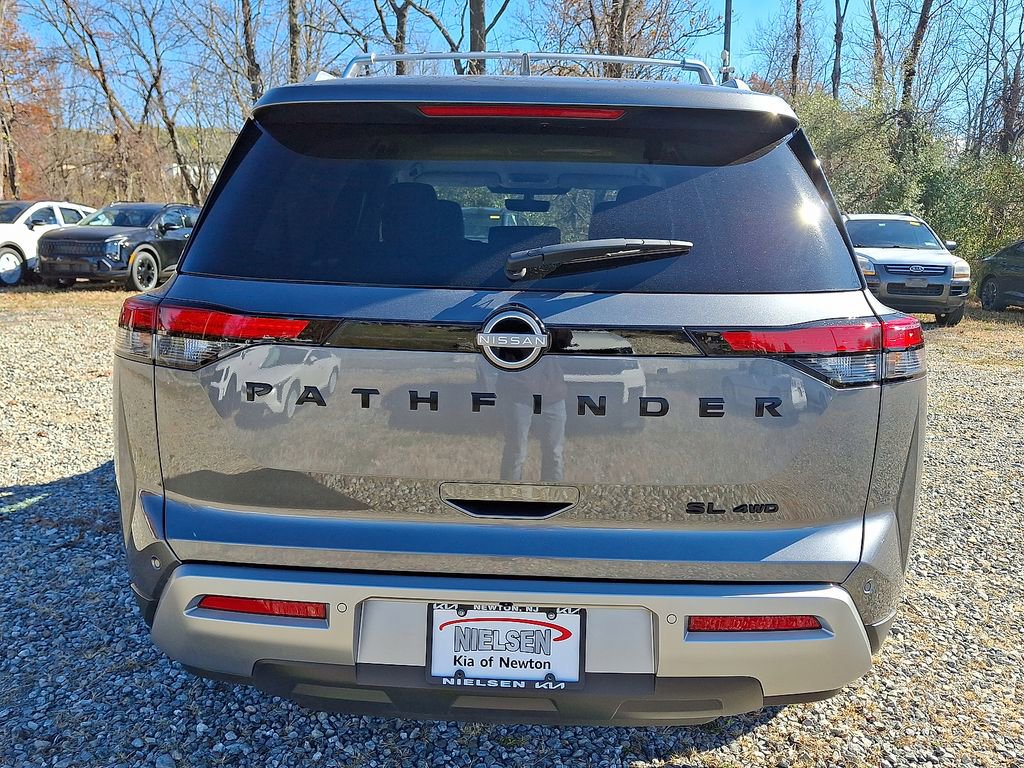 Used 2024 Nissan Pathfinder SL w/ Black Appearance Package image 15