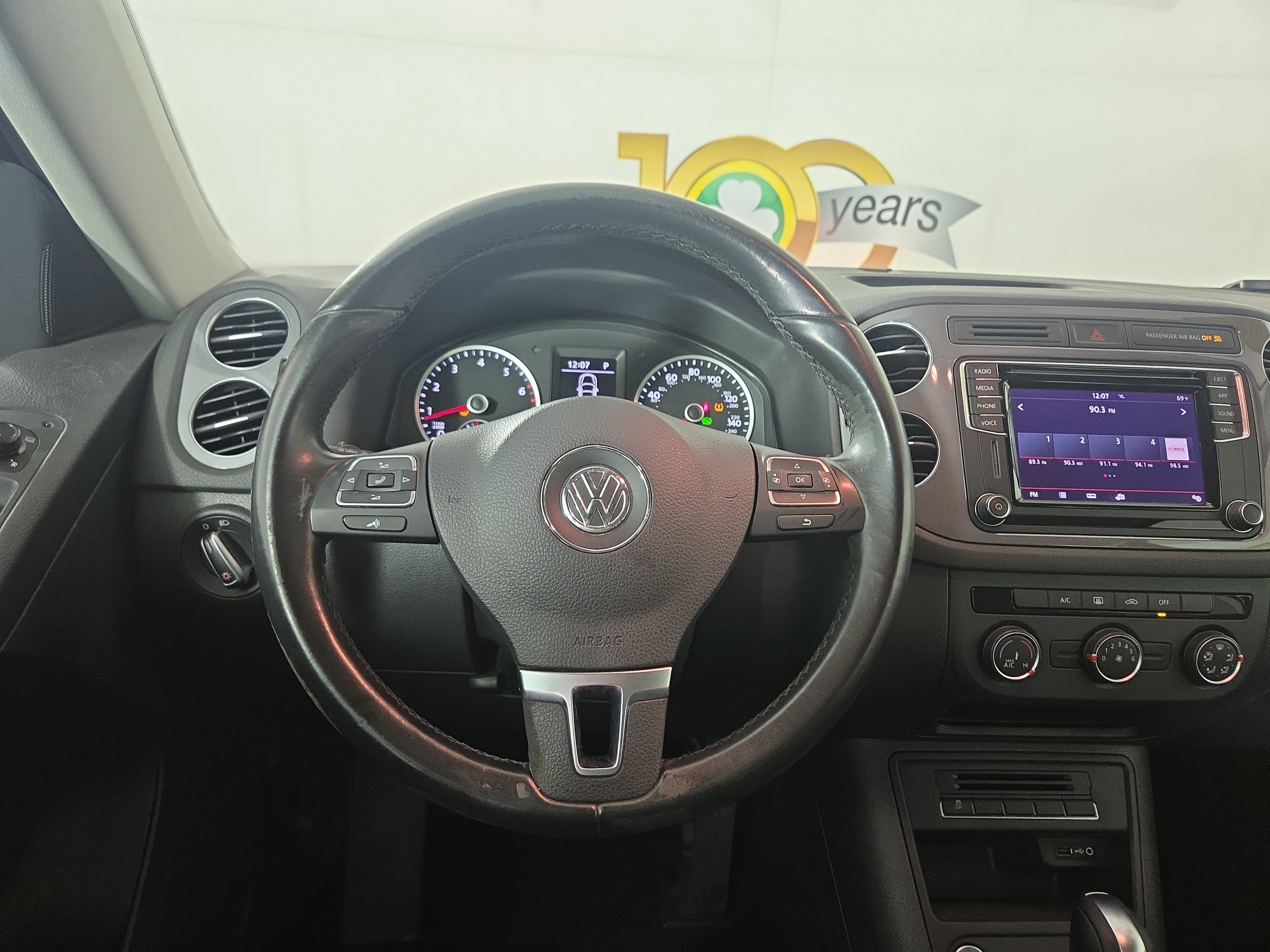 Used 2017 Volkswagen Tiguan Limited w/ Premium Package image 14