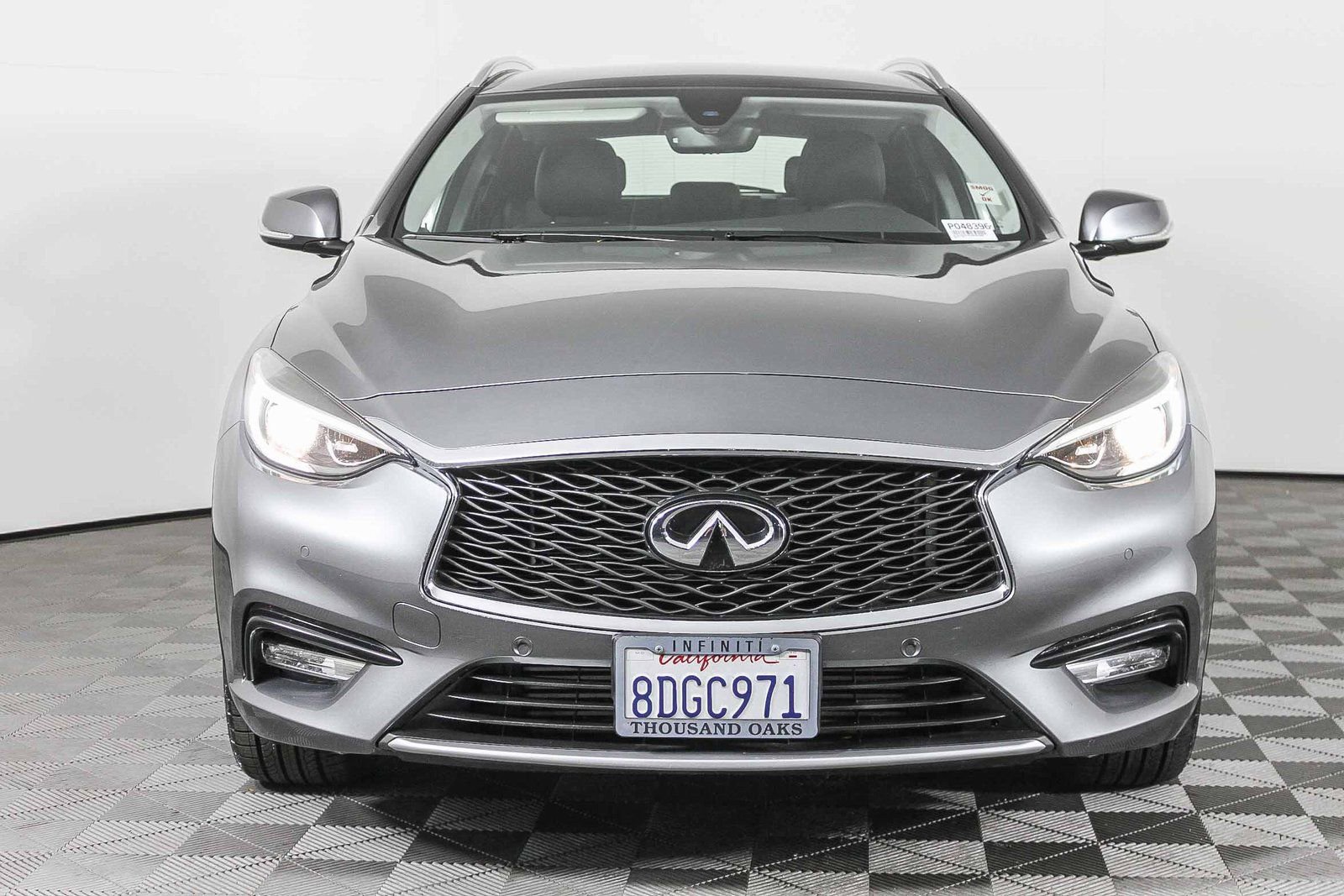 Used 2018 INFINITI QX30 Premium w/ Navigation Package image 2