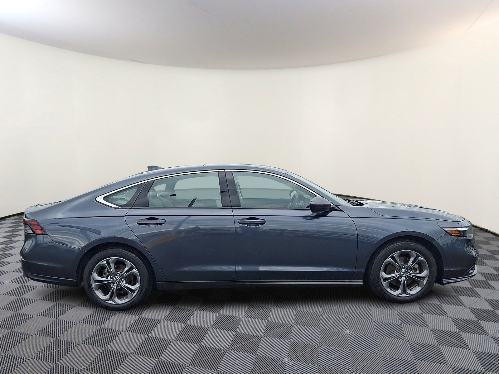 Used 2023 Honda Accord EX image 8