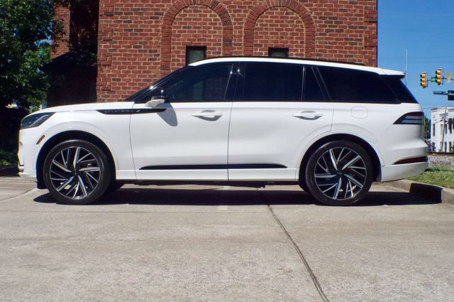 Used 2025 Lincoln Aviator Black Label w/ Jet Appearance Package AWD/4WD image 8