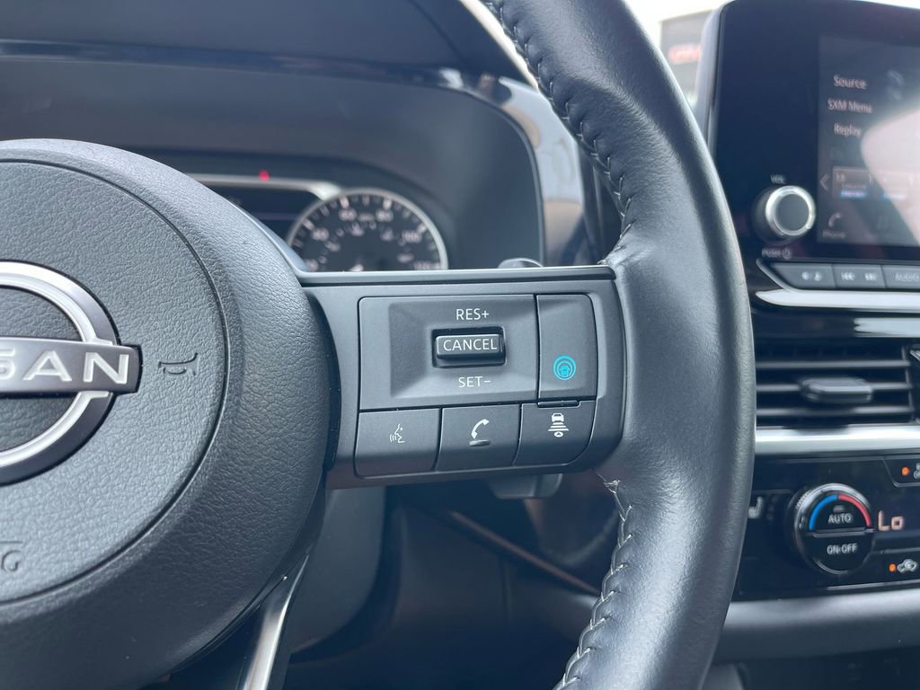 Used 2024 Nissan Pathfinder SV image 16