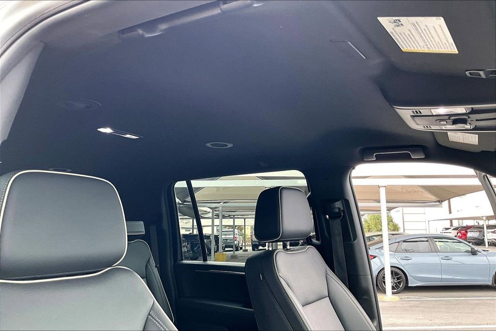Used 2025 Chevrolet Suburban Premier image 20