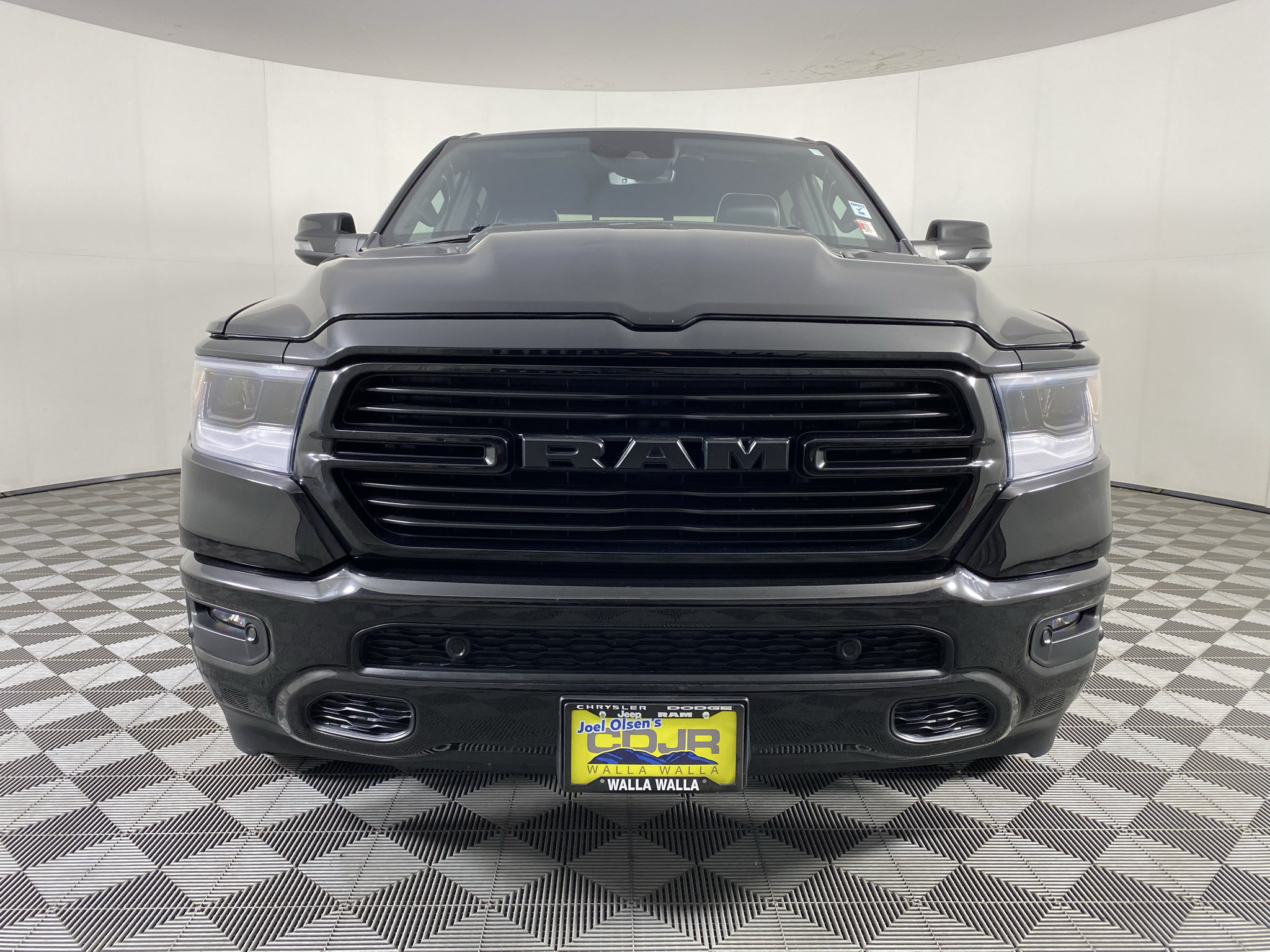 Used 2023 RAM 1500 Laramie AWD/4WD image 2