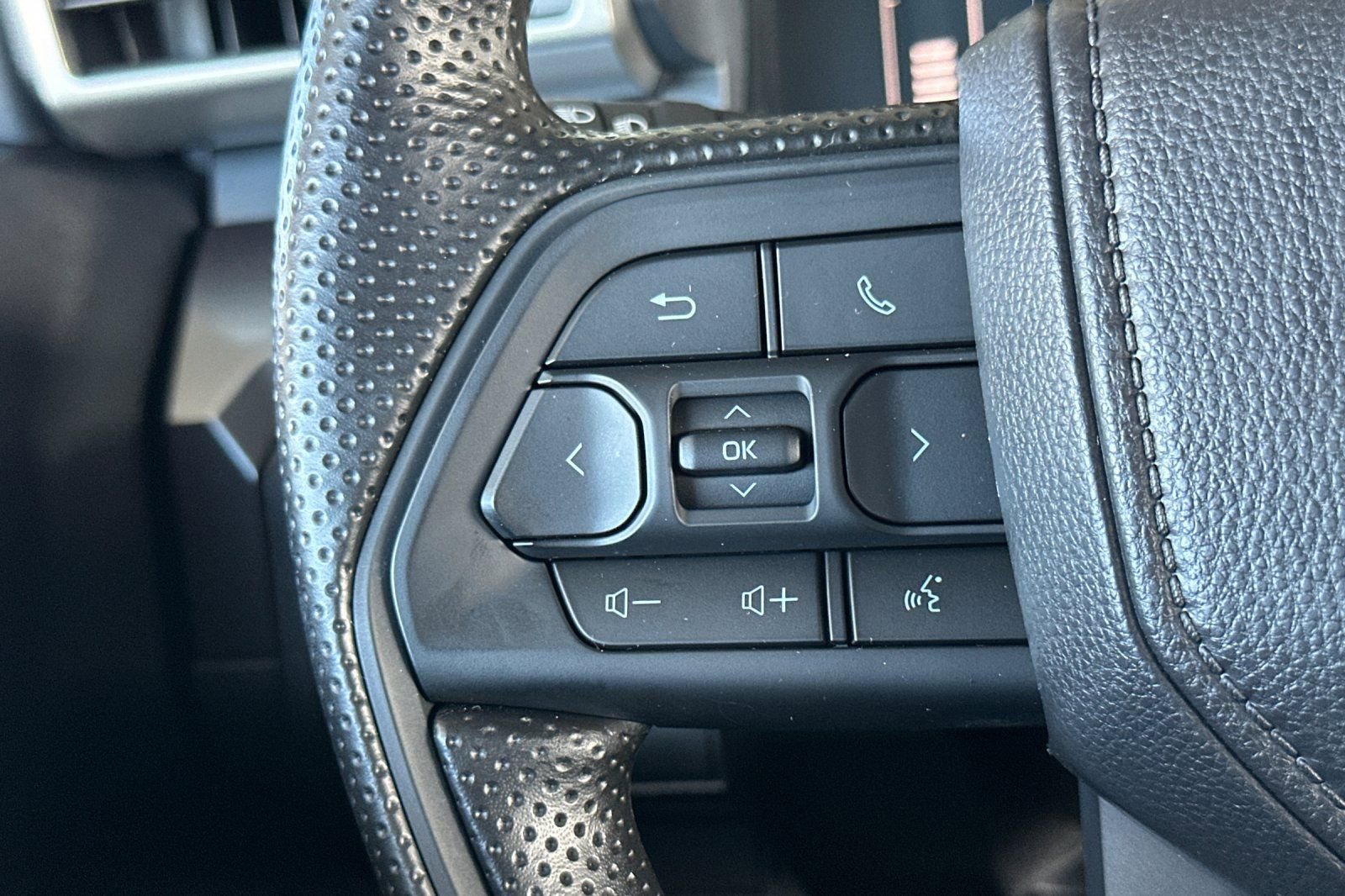 Certified 2025 Toyota Tacoma SR5 image 28