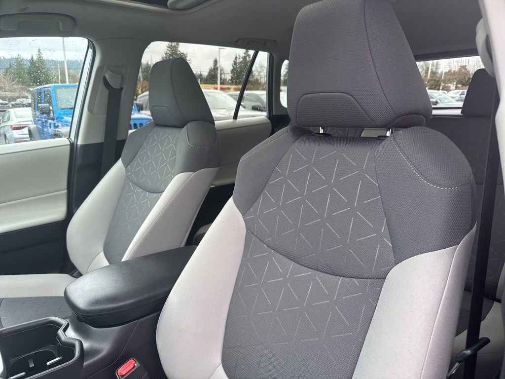 Used 2024 Toyota RAV4 XLE w/ Convenience Package image 12