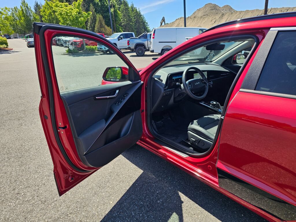 Certified 2024 Kia Niro Wind FWD image 19