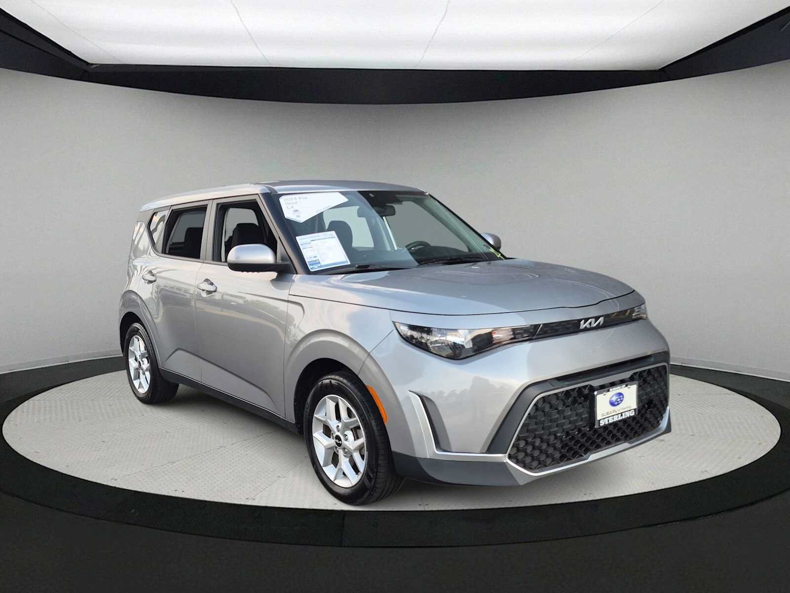Used 2024 Kia Soul LX w/ LX Technology Package FWD image 2