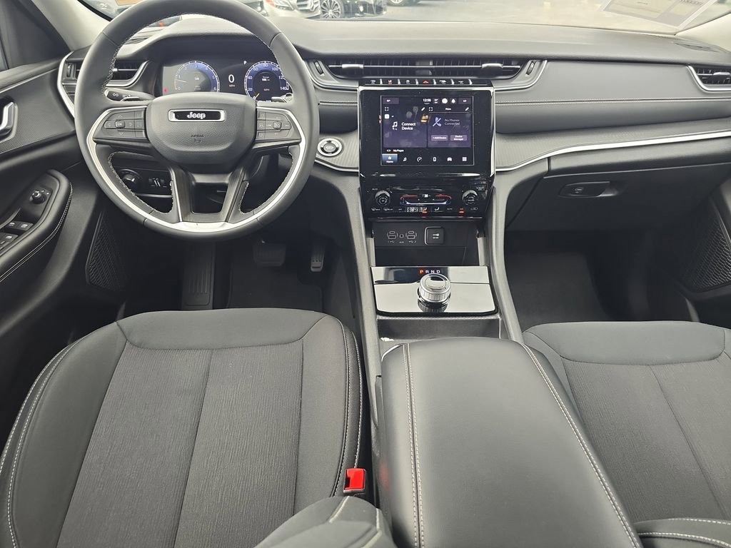 Used 2023 Jeep Grand Cherokee Laredo X image 15