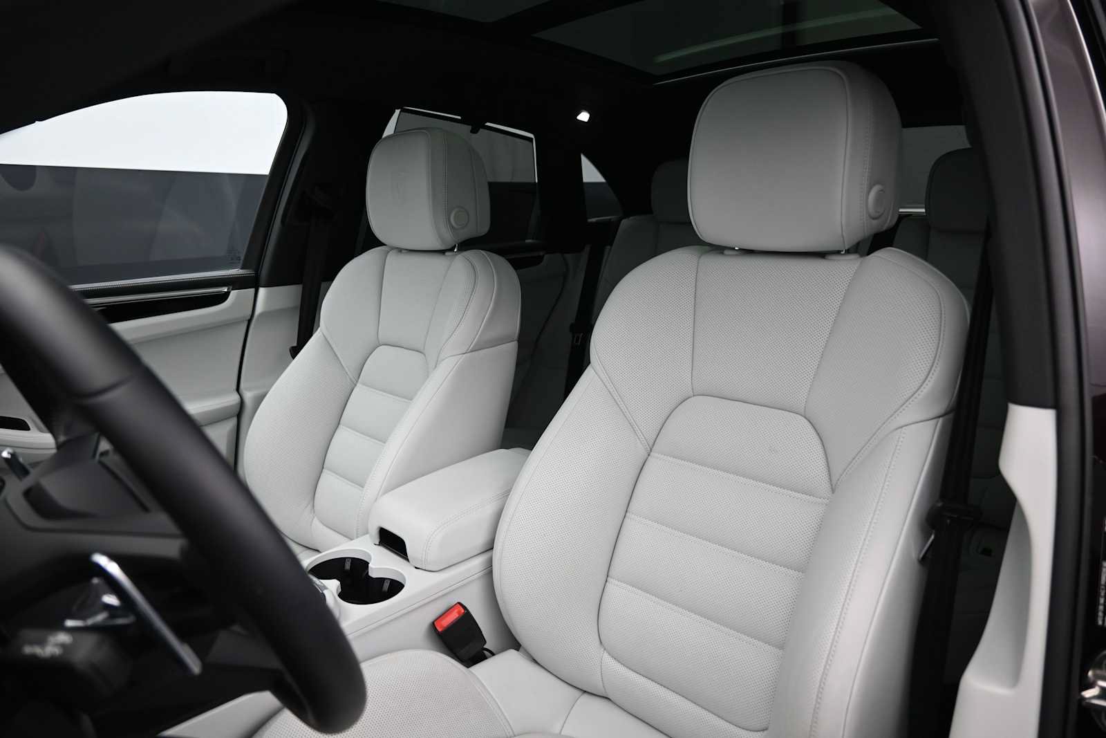 New 2026 Porsche Macan S AWD/4WD image 5
