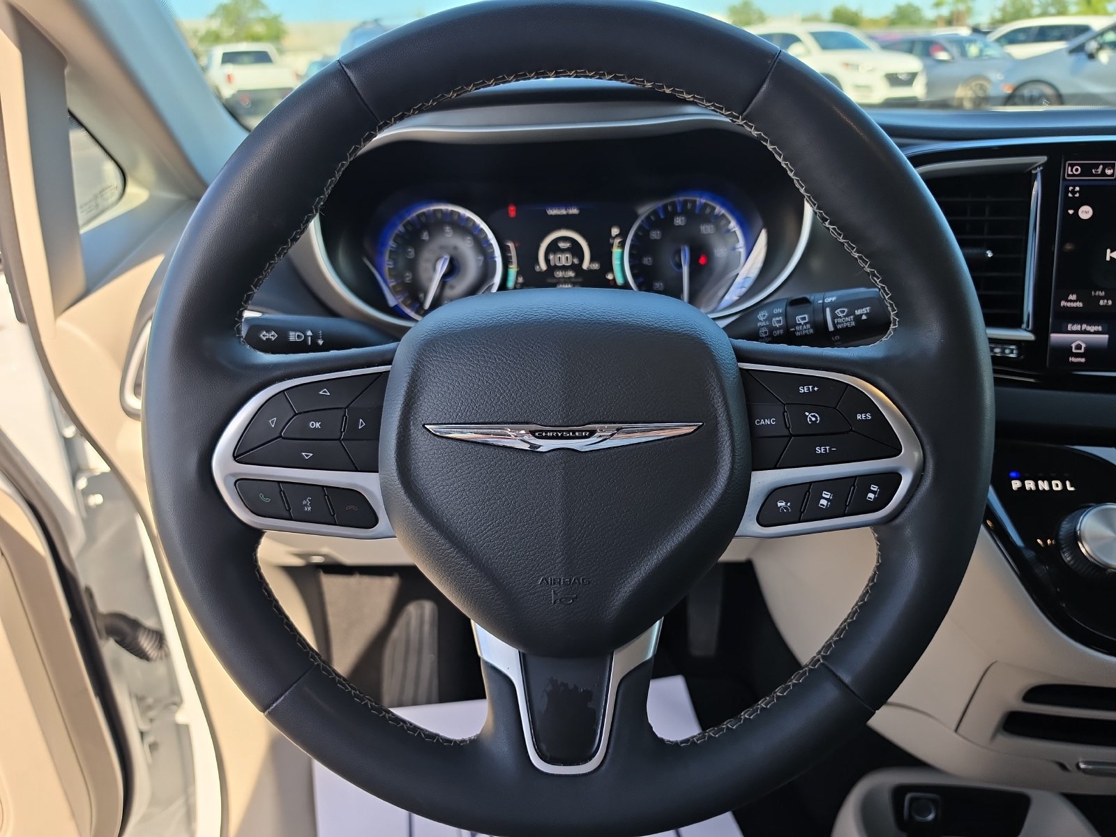 Used 2024 Chrysler Pacifica Touring-L FWD image 24