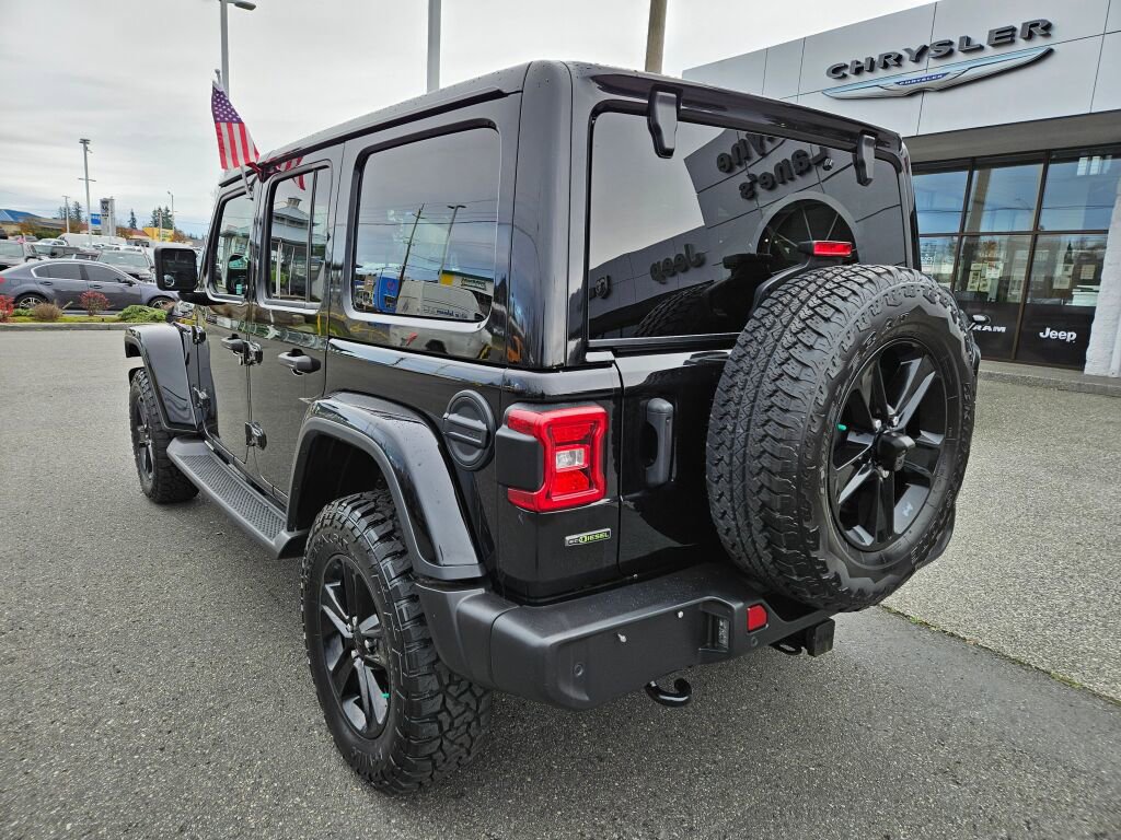 Used 2021 Jeep Wrangler Unlimited Sahara image 3
