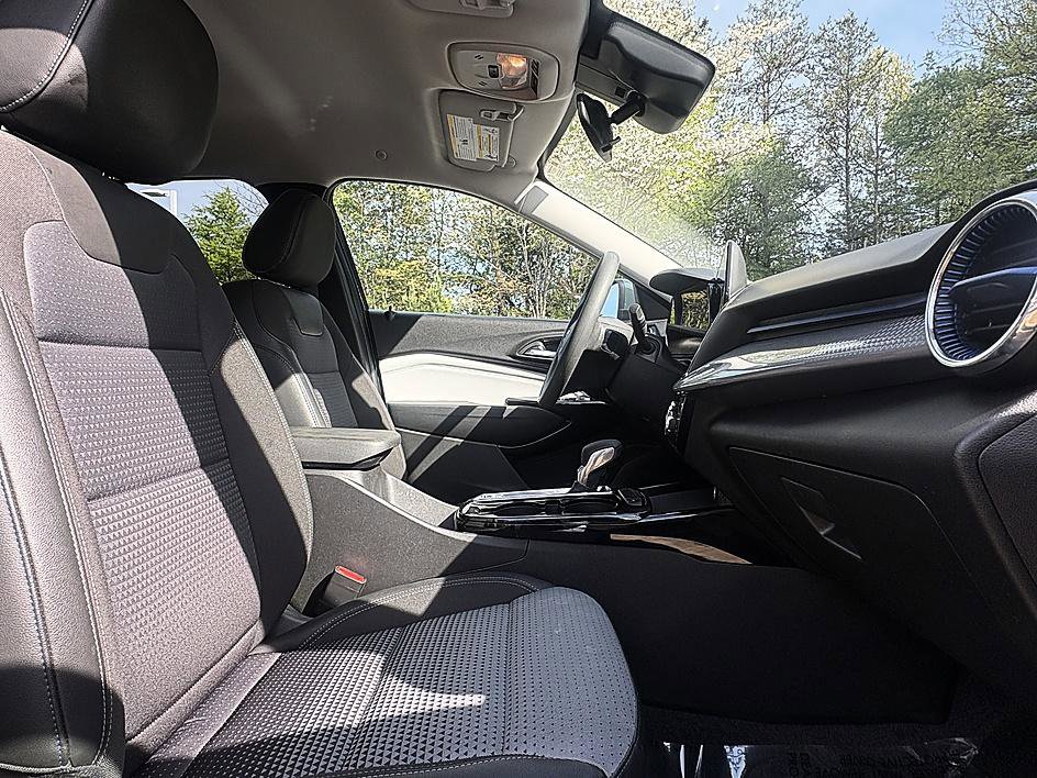 Used 2025 Chevrolet Trax LT image 13