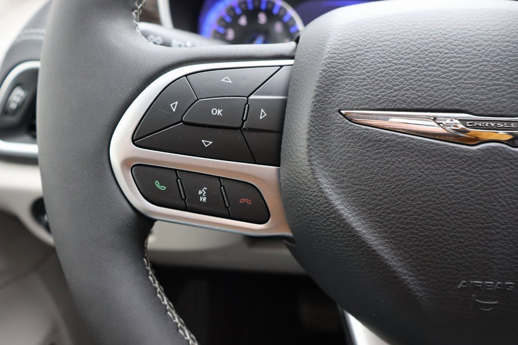 Used 2022 Chrysler Pacifica Limited image 7