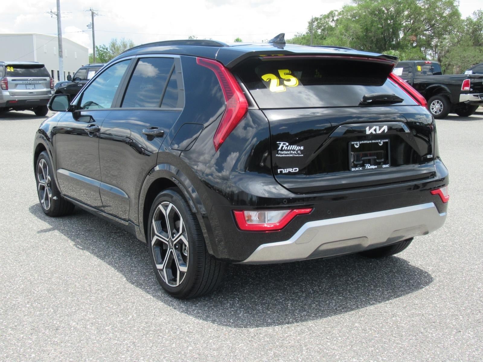 Used 2025 Kia Niro EX Touring FWD image 5