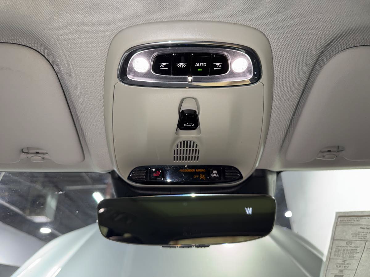 Used 2019 Volvo XC60 T6 Momentum w/ Multimedia Package AWD/4WD image 22
