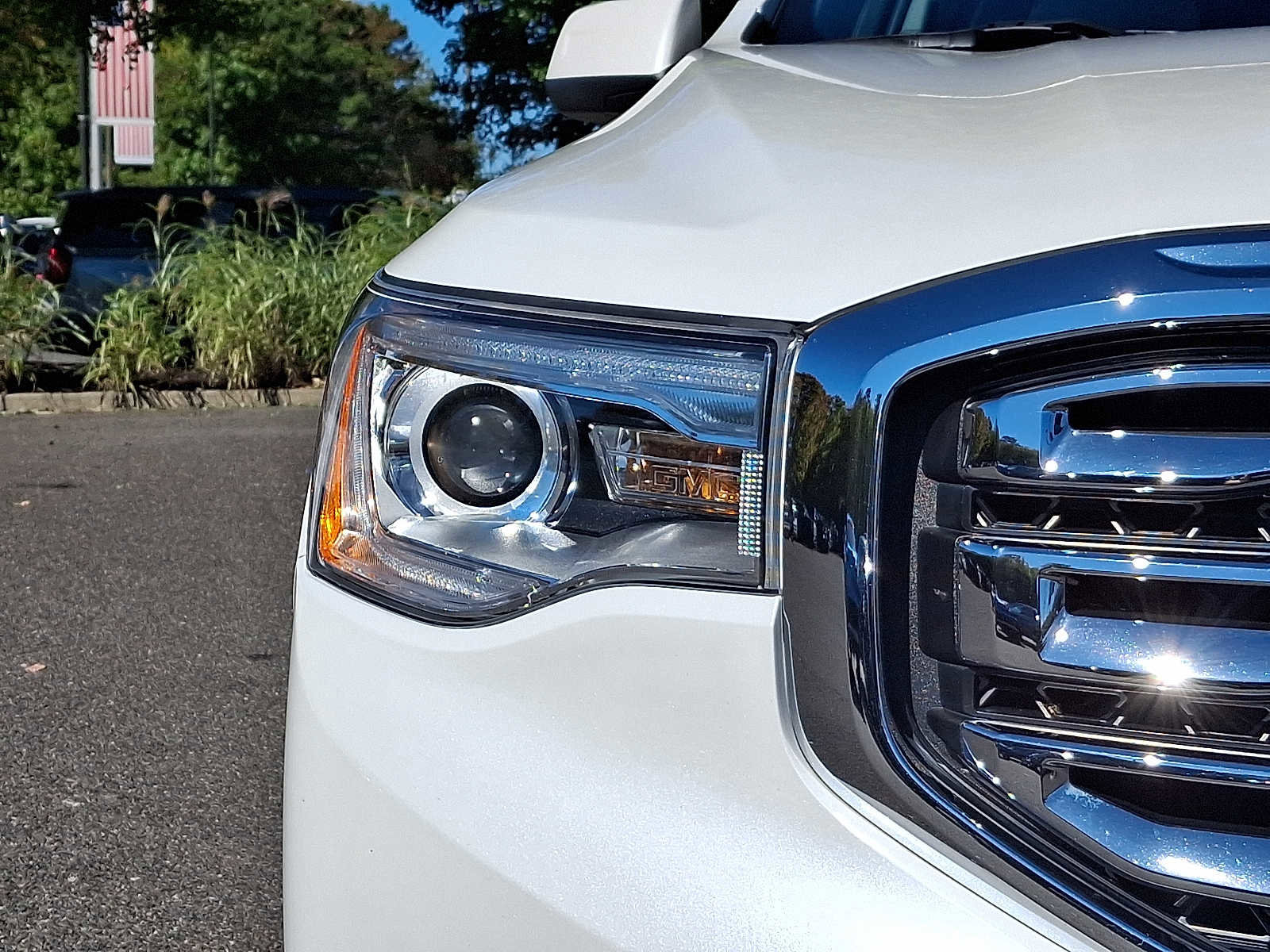 Used 2019 GMC Acadia SLT w/ LPO, Floor Liner Package image 10