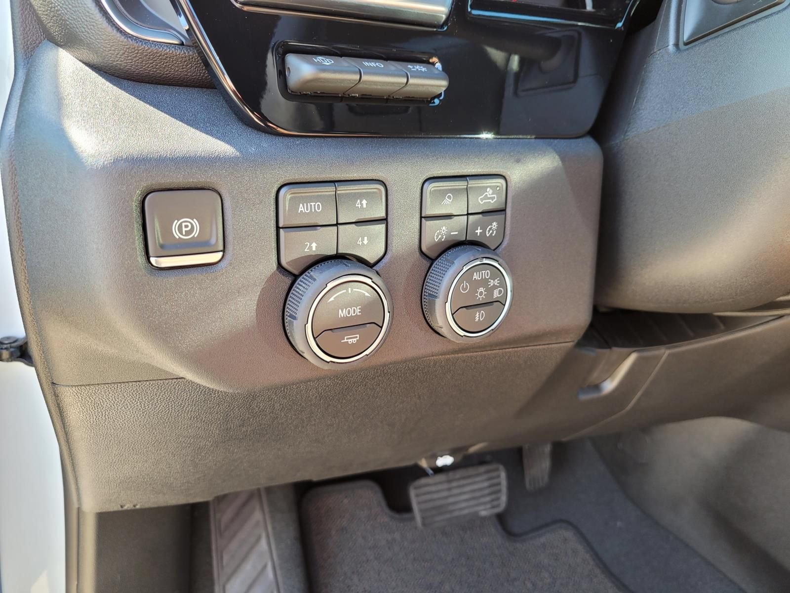 New 2026 Chevrolet Silverado 2500 High Country w/ High Country Premium Package AWD/4WD image 17