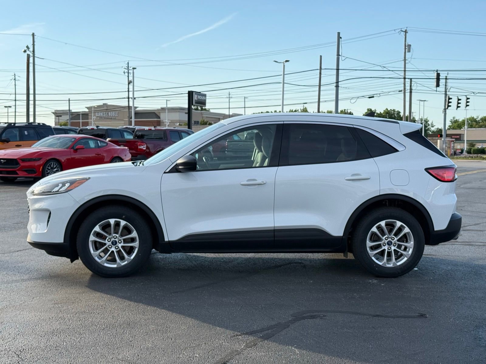 Used 2022 Ford Escape SE w/ Convenience Package FWD image 7