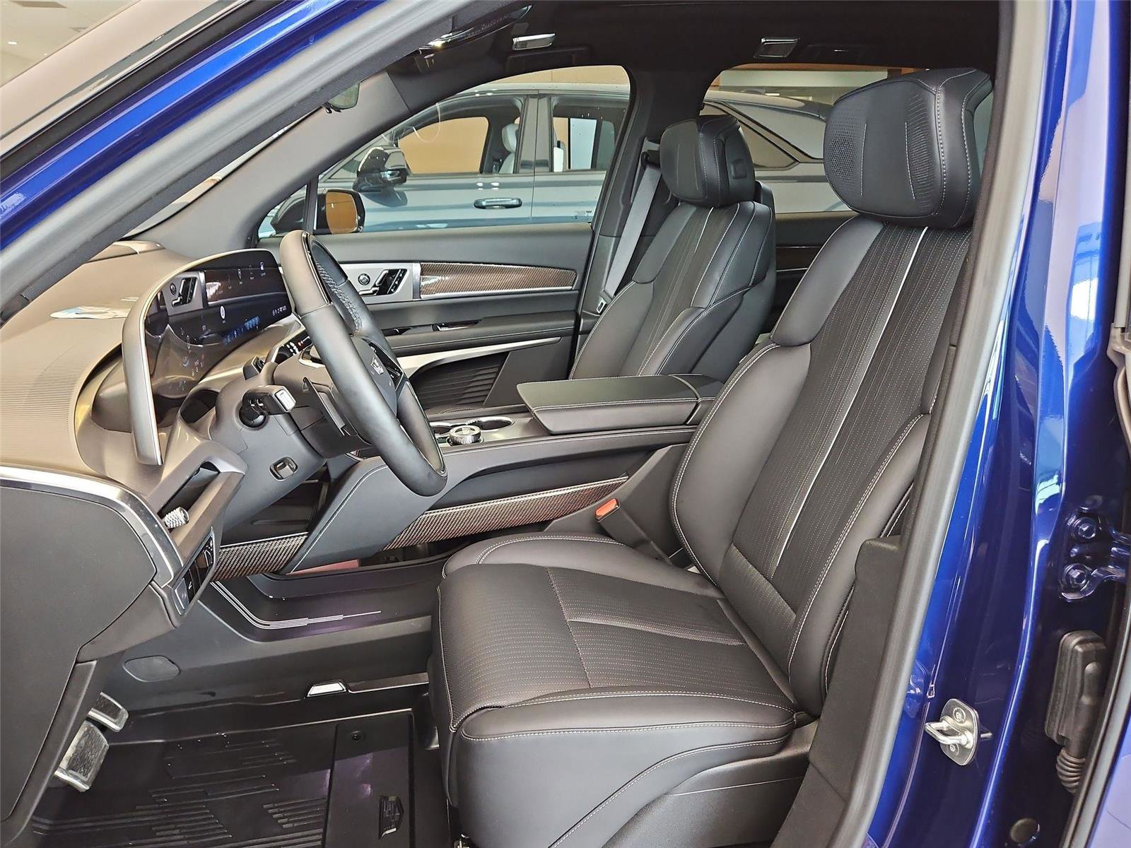 New 2026 Cadillac Vistiq Sport w/ LPO, Floor Liner Package AWD/4WD image 22