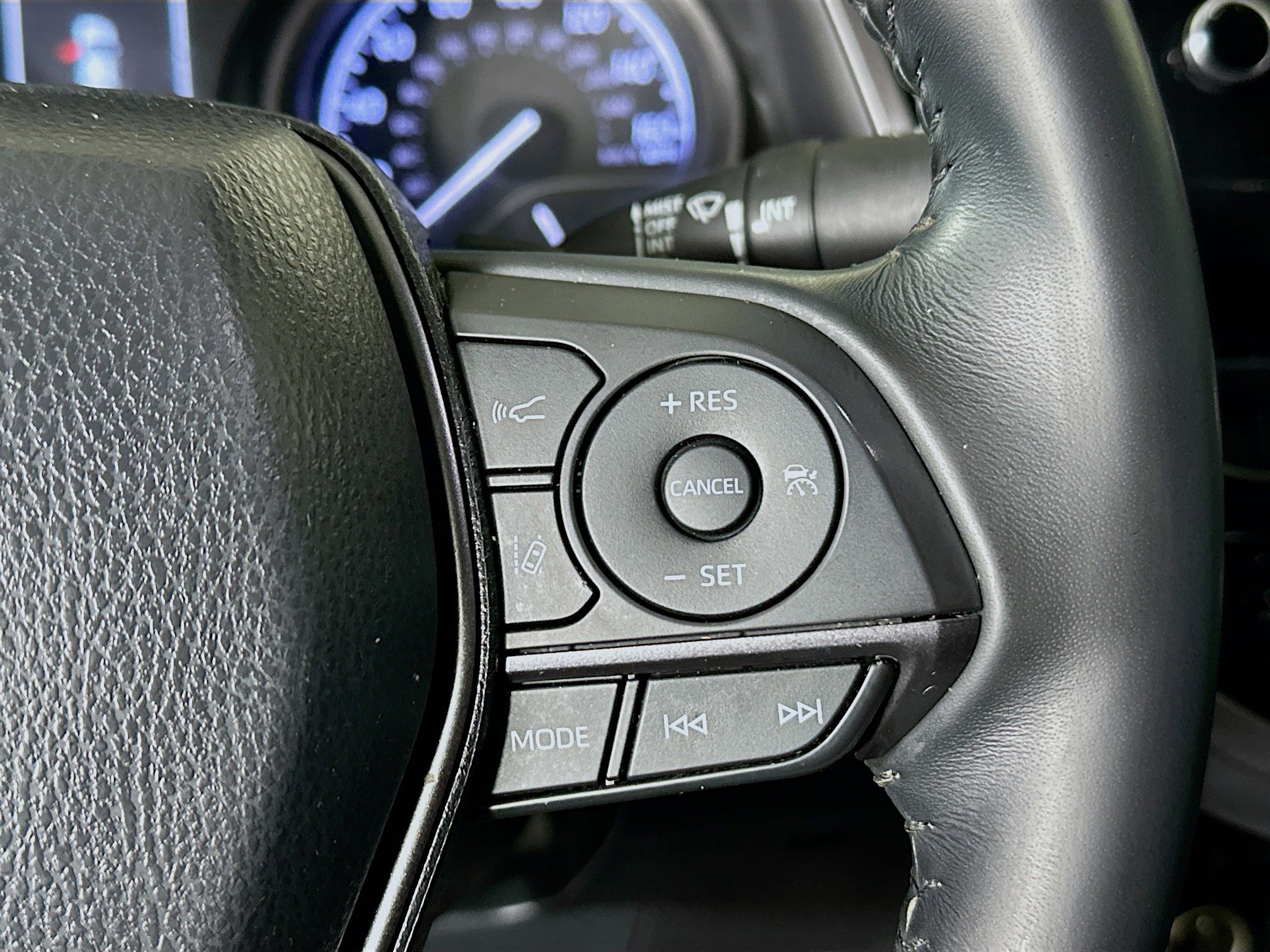 Used 2022 Toyota Camry SE w/ Audio Upgrade Package FWD image 17