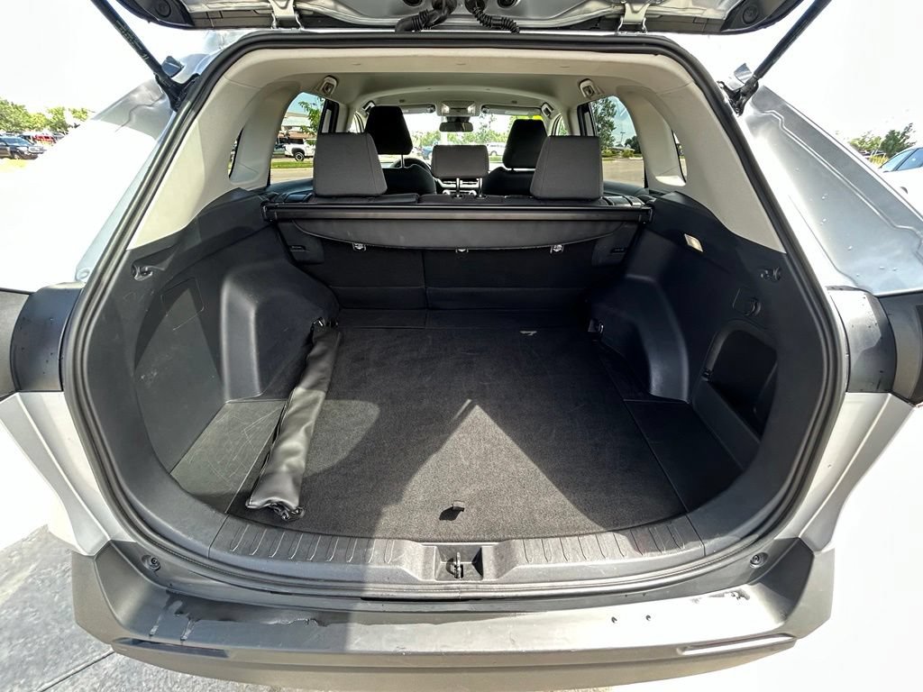 Used 2025 Toyota RAV4 XLE AWD/4WD image 27