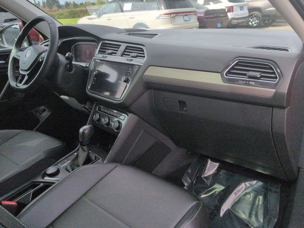 Used 2020 Volkswagen Tiguan SEL w/ 3rd Row Seat Package AWD/4WD image 31