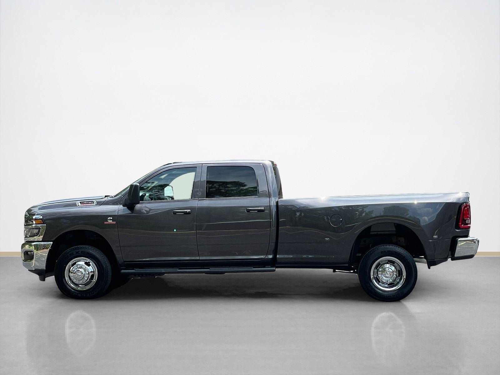New 2026 RAM 3500 Tradesman AWD/4WD image 4