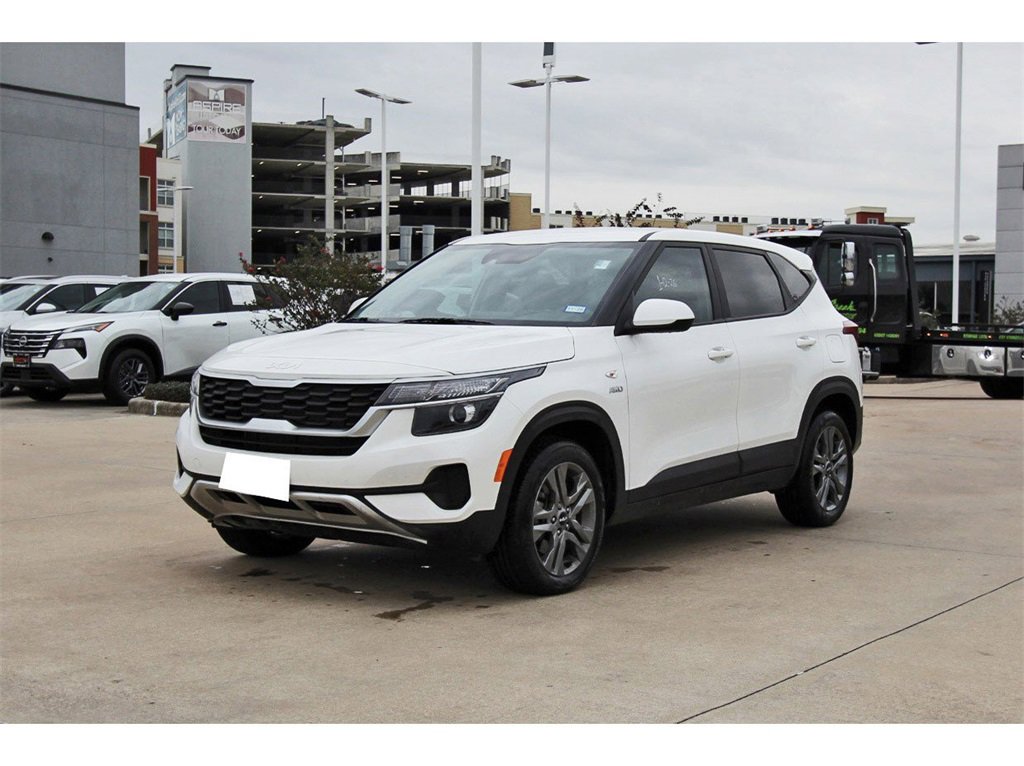 Used 2023 Kia Seltos LX image 2