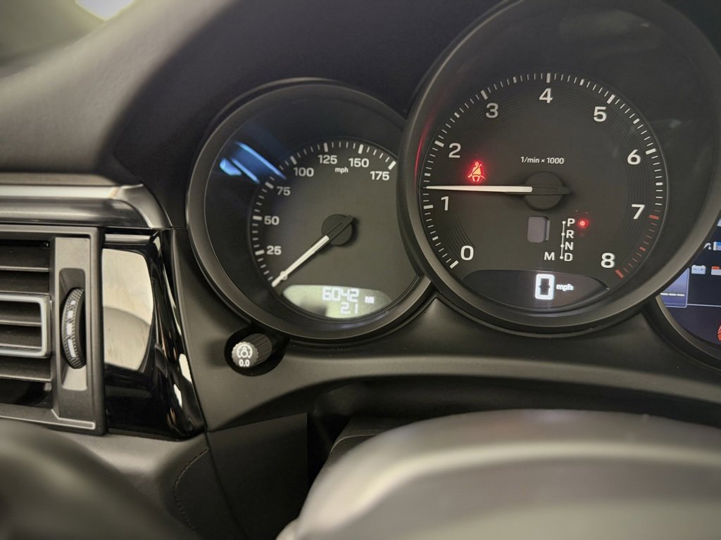 Certified 2024 Porsche Macan image 25