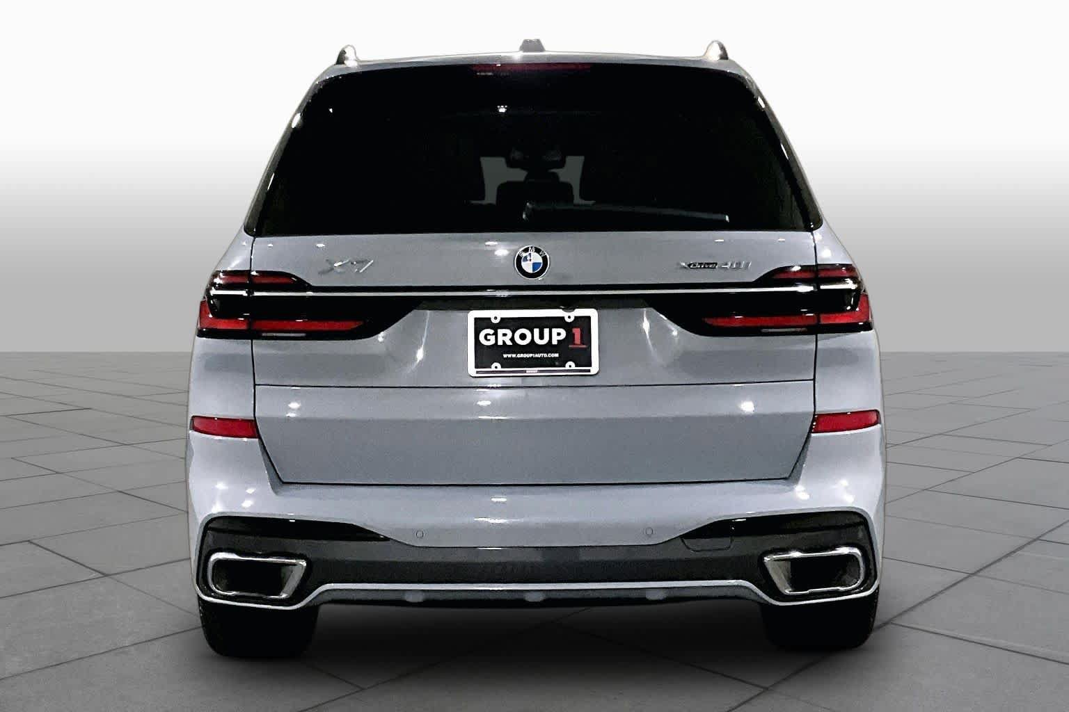 Used 2025 BMW X7 xDrive40i w/ M Sport Package AWD/4WD image 4