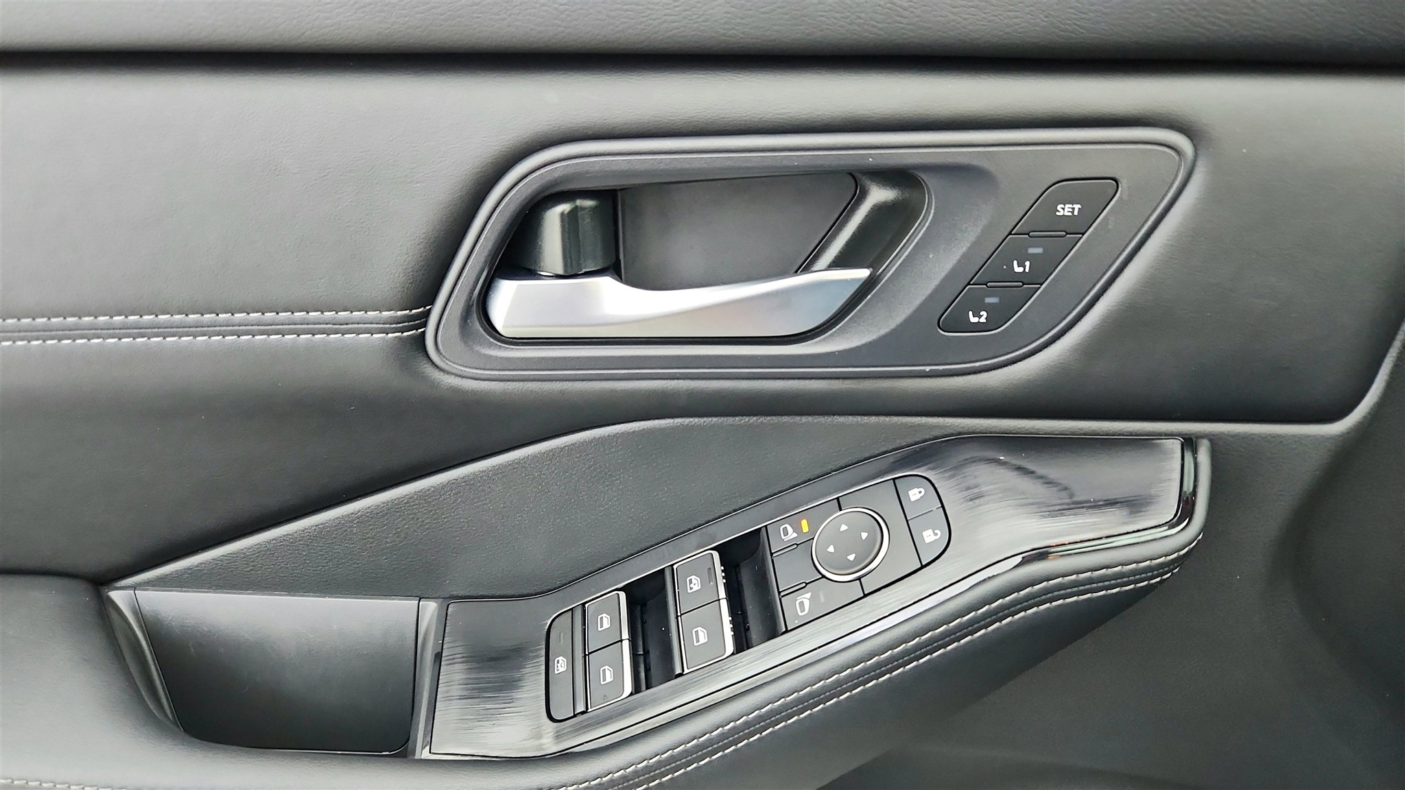 Used 2024 Nissan Rogue SL w/ SL Premium Package image 37