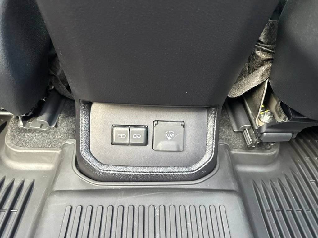 Used 2024 Toyota Highlander Platinum AWD/4WD image 37
