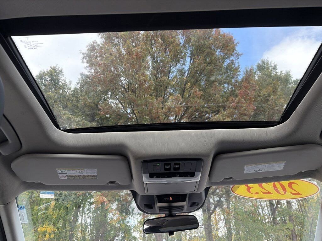 Used 2023 Nissan Rogue SV w/ SV Premium B Package image 12
