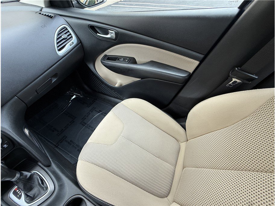 Used 2015 Dodge Dart SXT image 9