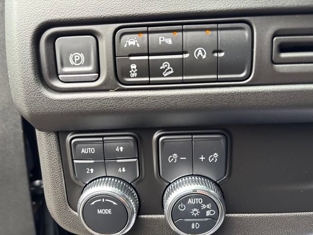 Used 2024 GMC Yukon AT4 AWD/4WD image 15