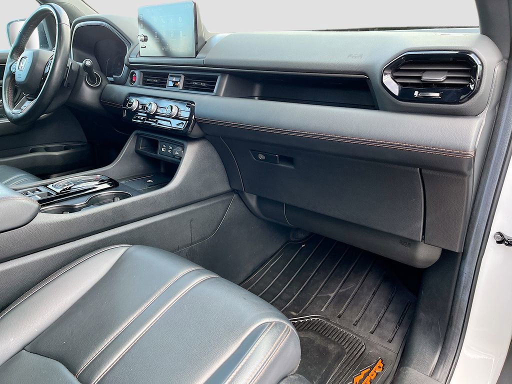 Used 2025 Honda Pilot TrailSport image 29