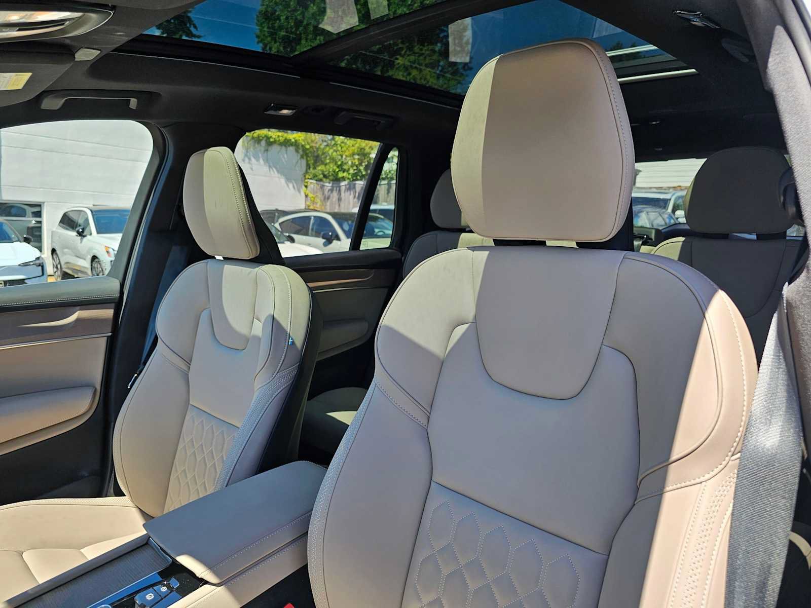 Certified 2026 Volvo XC90 B6 Plus w/ Protection Package Premier AWD/4WD image 21