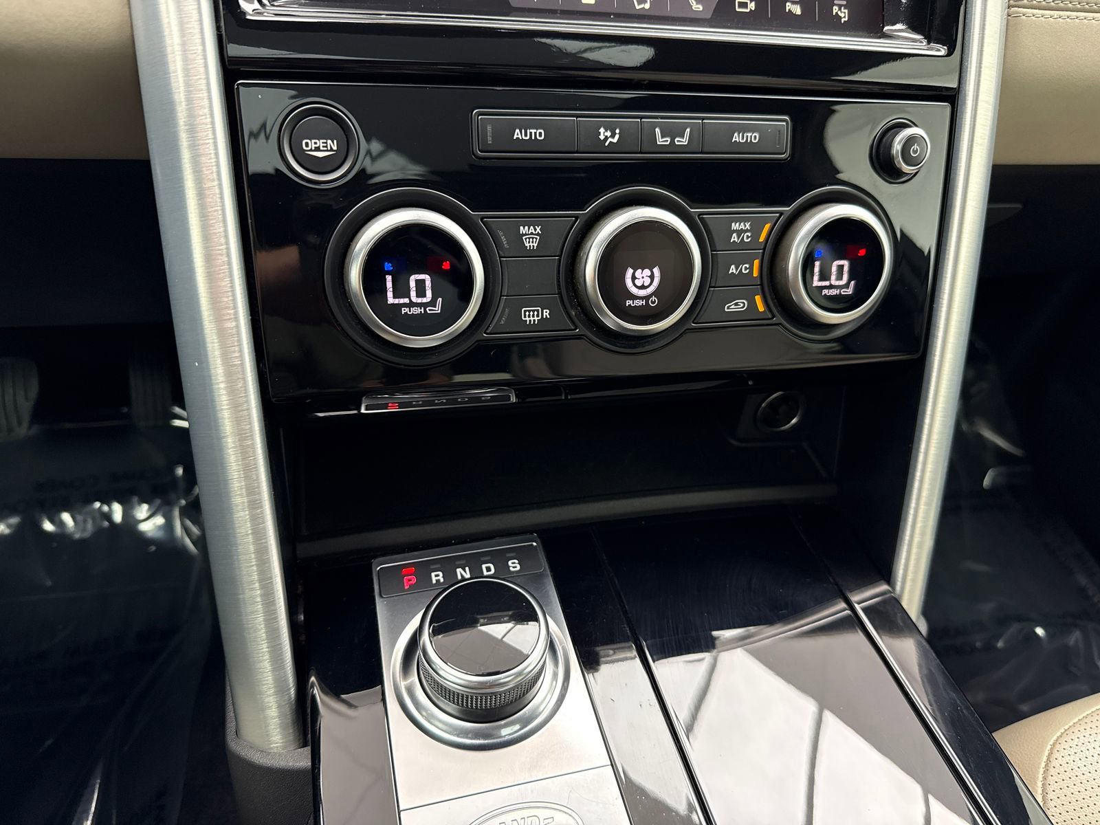 Used 2020 Land Rover Discovery HSE AWD/4WD image 30