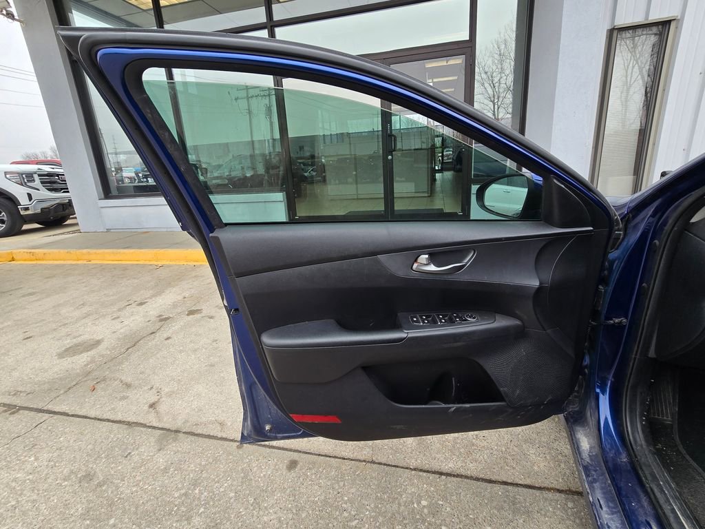 Used 2021 Kia Forte LXS image 18