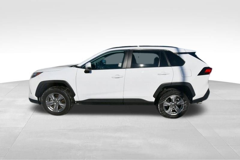 Used 2025 Toyota RAV4 XLE AWD/4WD image 4