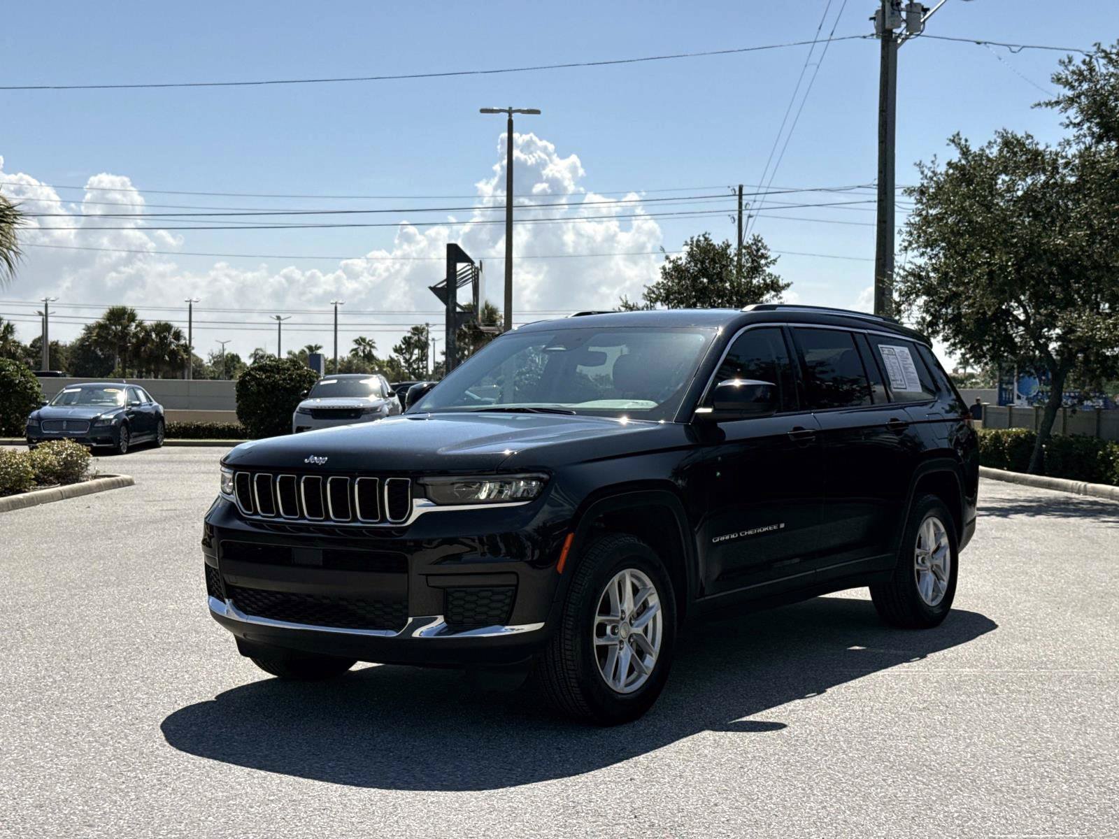 Used 2023 Jeep Grand Cherokee L Laredo AWD/4WD image 1
